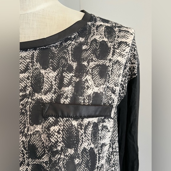 Lumiere long sleeve popover top size M - Picture 3 of 7